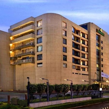 เสวย สวีทส์ มณีสาร์ Hotel คูร์เคาน์ ภายนอก รูปภาพ