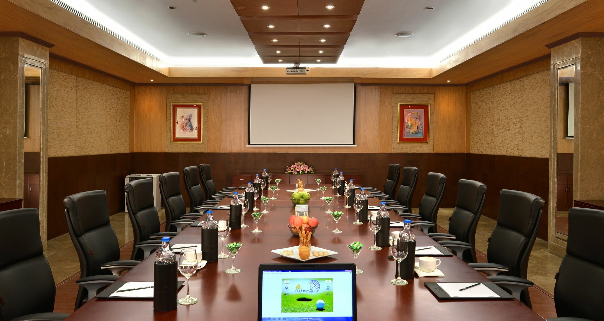 เสวย สวีทส์ มณีสาร์ Hotel คูร์เคาน์ ภายนอก รูปภาพ